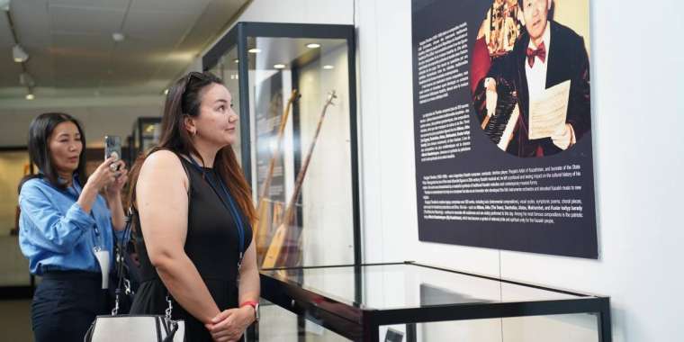 ЮНЕСКО штаб-пәтерінде Нұрғиса Тілендиевке арналған көрме ашылды