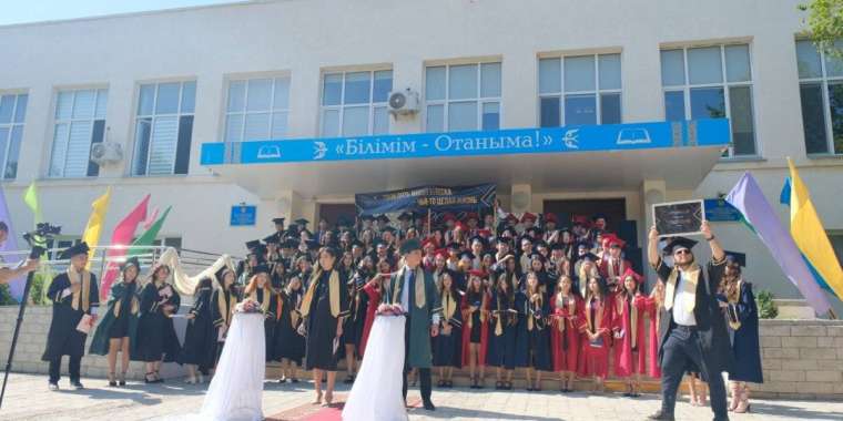 Ақтаулық түлектер сән-салтанатты кештен бас тартып, аутизмі бар балаларға көмектесті