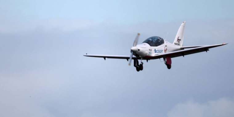 Астанада жеңіл моторлы ұшақ құлап, екі адам қаза тапты