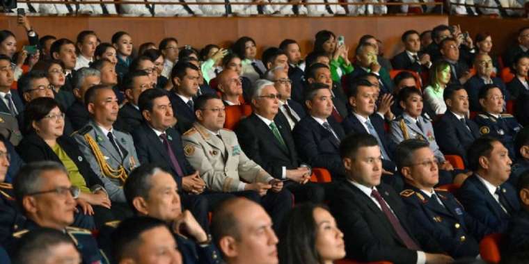 Тоқаев Полиция күніне арналған концертті тамашалады