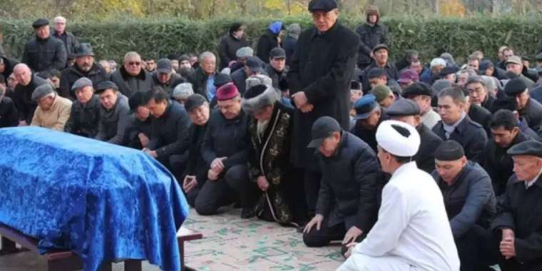 Жаназаға 100 мың теңге сұраған имамға қатысты дау шықты