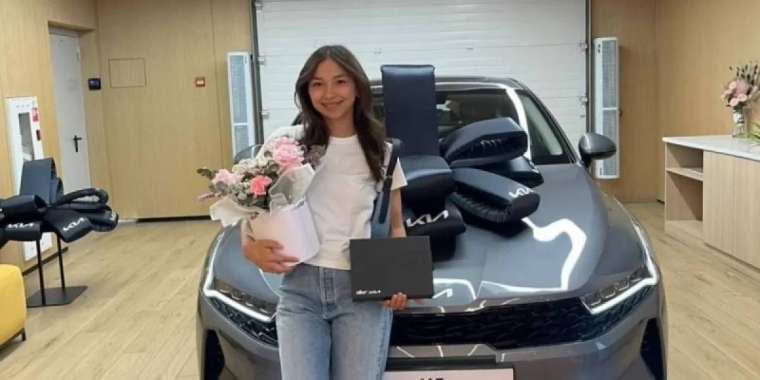 Парадзюдошы Ақмарал Науатбекке көлік сыйға тартылды