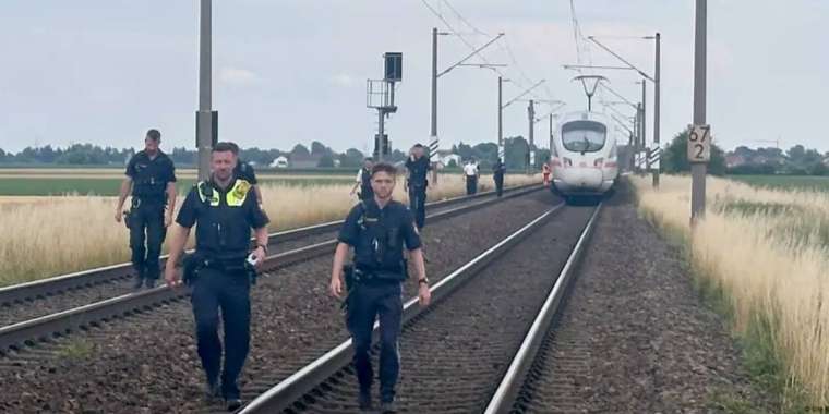 Жолаушыларға балғамен шабуыл жасаған адам ауыр жараланды