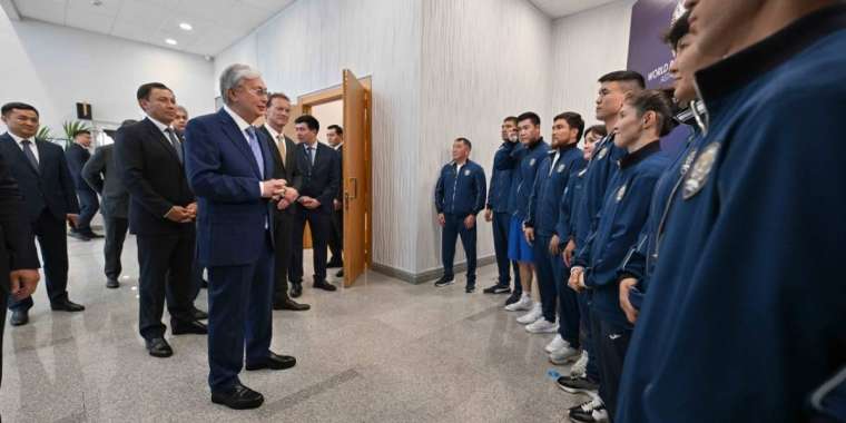 Тоқаев ұлттық құрама боксшыларымен әңгімелесті