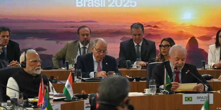 Трамп БРИКС пен оның одақтастарына жаңа баж салығын енгізбек