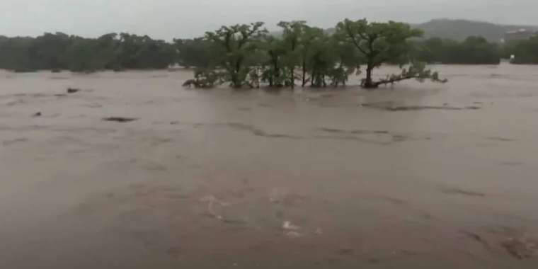 Техастағы су тасқыны: Қаза тапқандар саны 100-ден асты