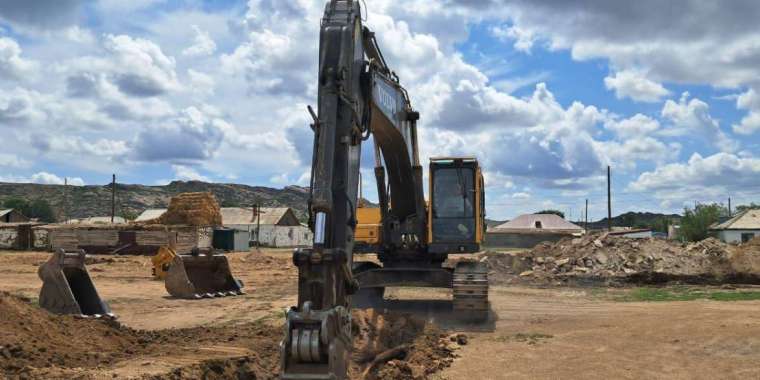 Абай ауданының Архат ауылында су құбыры желісі жаңартылып жатыр