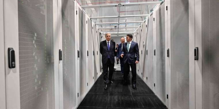 Тоқаев еліміздегі суперкомпьютерді іске қосты