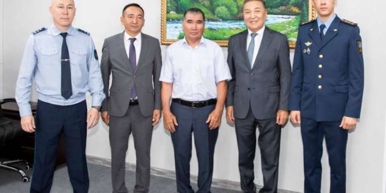 Баланы қабаған иттерден арашалаған азамат марапатталды