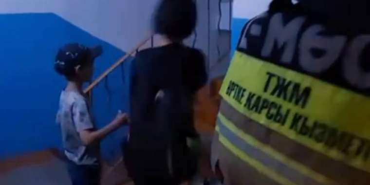 Лифт ішінде қалып қойған балалар құтқарылды