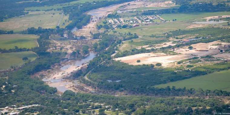 Техастағы су тасқынынан қаза тапқандар саны 130-ға жуықтады