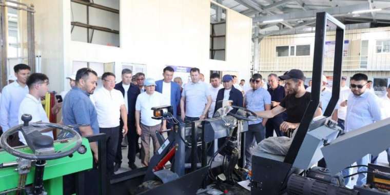 Түркістан: аудан, қала басшылары Саурандағы өндірістік аймақтардың жұмысымен танысты