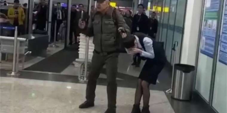 Алматыда әуежай қызметкерін кепілге алған азамат 10 жылға сотталуы мүмкін