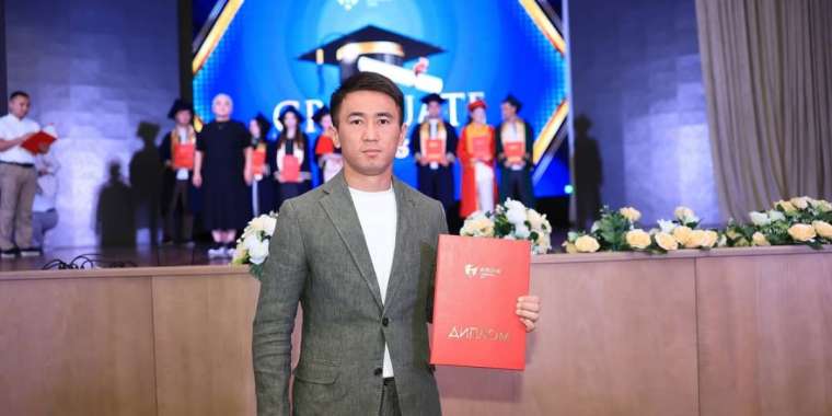 Бокстан әлем чемпионы Махмұд Сабырхан диплом алды