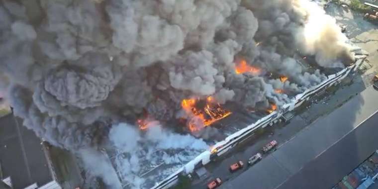 Астанада «Биг Шанхай» базары өртеніп кетті