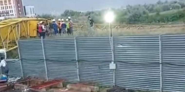 Астанадағы құрылыс алаңында кран құлап, жұмысшы қаза тапты