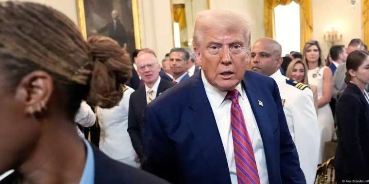 Трамп The Wall Street Journal газетін сотқа берді