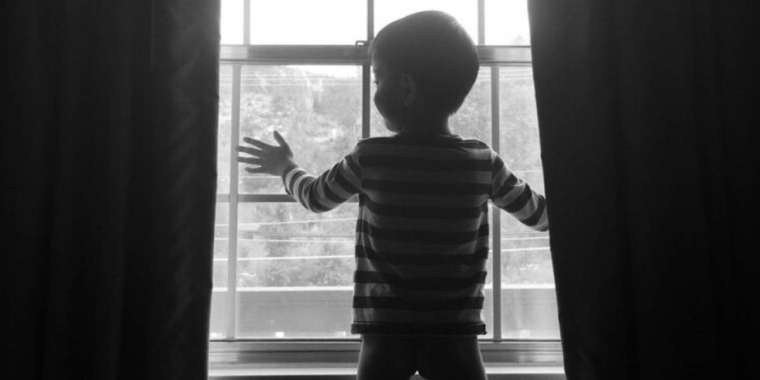 Павлодарда тоғыз жастағы бала үшінші қабаттан құлап кетті