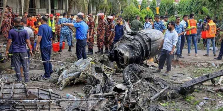 Бангладеште ұшақ колледжге құлап, 19 адам қаза тапты