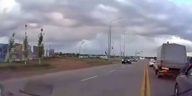 Астанада жолаушы такси жүргізушісіне шабуыл жасады