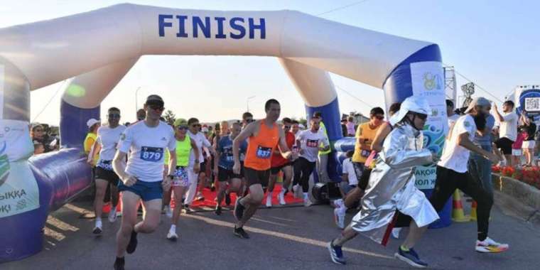 Temirtau Run 2025: Металлургтер күніне арналған кешкі жүгіру жүздеген адамды біріктірді