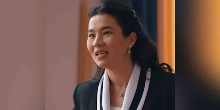 Желі жұлдызы Ақмоншақ Нұртаза мектеп директорлығынан кететінін мәлімдеді