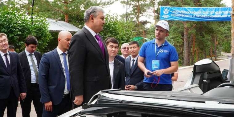 Жарты жылда 250 мың адам жұмыспен қамтылды –  Ермек Көшербаев