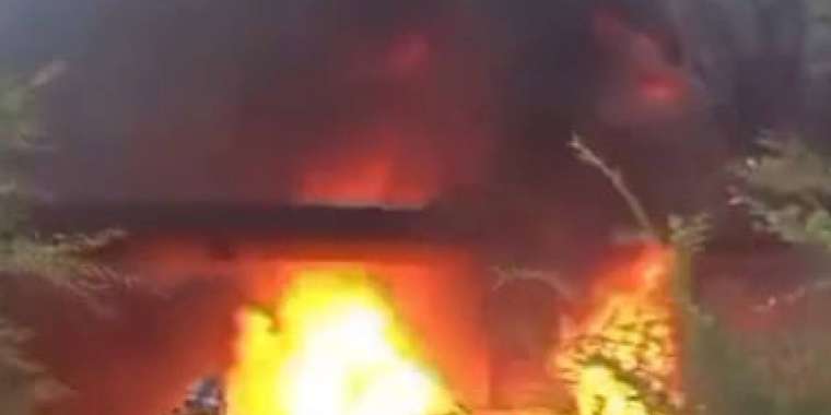 Ақтөбеде 2 жүк көлігі мен автомобиль шиналары жанып кетті