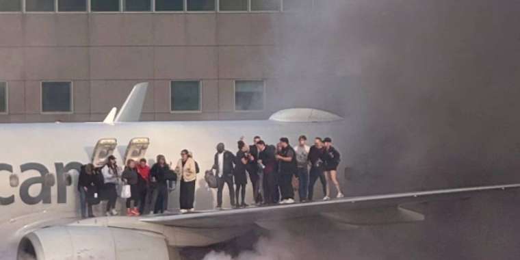 АҚШ-та жолаушылары бар ұшақ отқа оранды