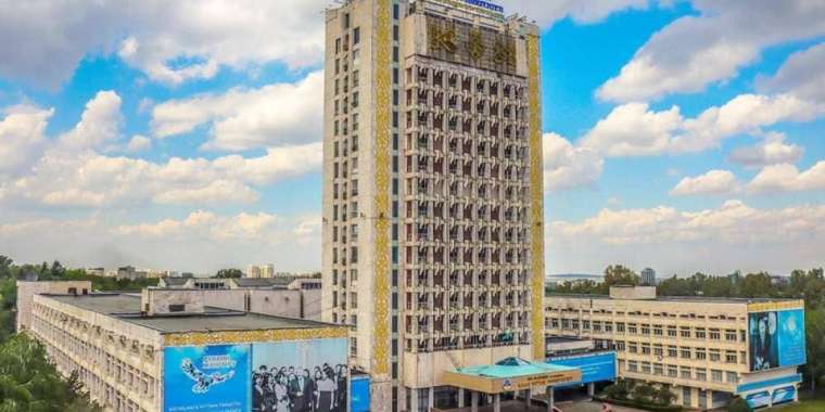 ҚазҰУ-дың студенті ректорат ғимаратынан құлап көз жұмды