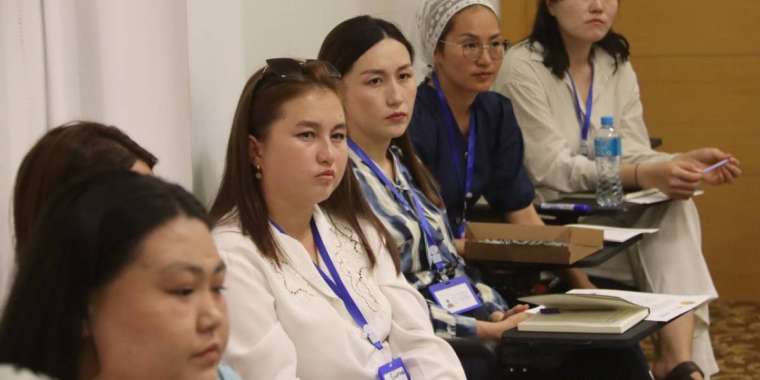 20 психолог эмоционалдық интеллект бойынша алғашқы тренингтен өтті