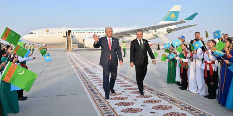 Тоқаев БҰҰ-ның конференциясына қатысу үшін Түрікменстанға барды
