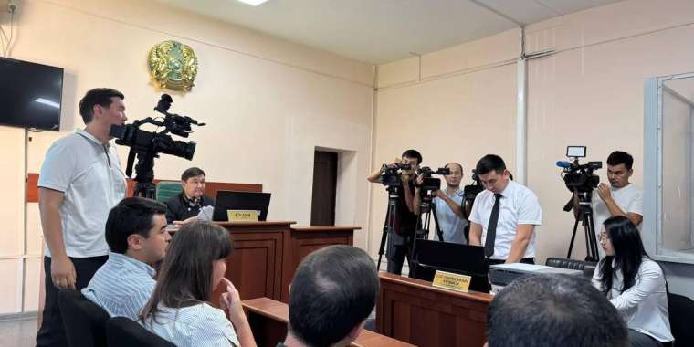 "Жұбайымның фотосына лайк басқан". Берденов ісі бойынша айыпталушы сотта жауап берді