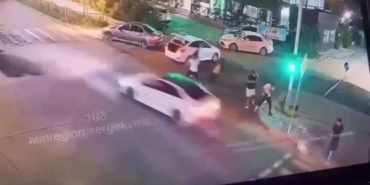 Қонаевта төбелес кезінде адамды көлікпен қаққан күдіктілер ұсталды