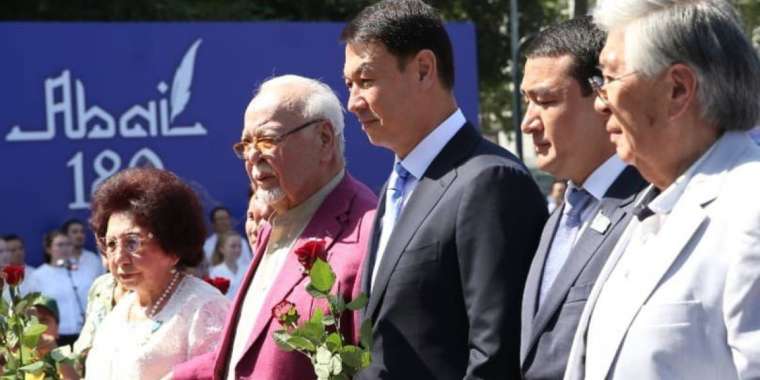 Алматы Абайдың тойын дүркіретіп атап өтті