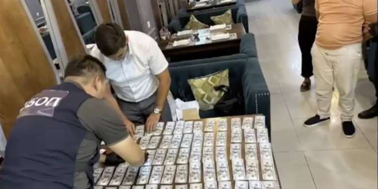 Шымкенттік блогер кәсіпкерден ақша бопсалады деген күдікке ілінді