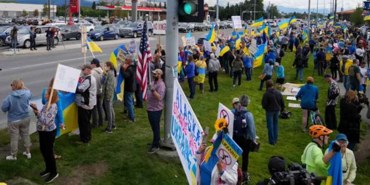 Анкориджде Путиннің АҚШ-қа сапарына қарсы митинг өтті