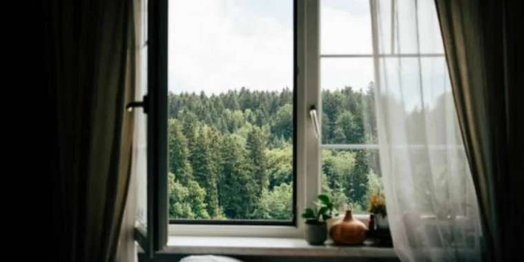 Ақмола облысының тұрғыны жеті айлық сәбиімен терезеден құлады