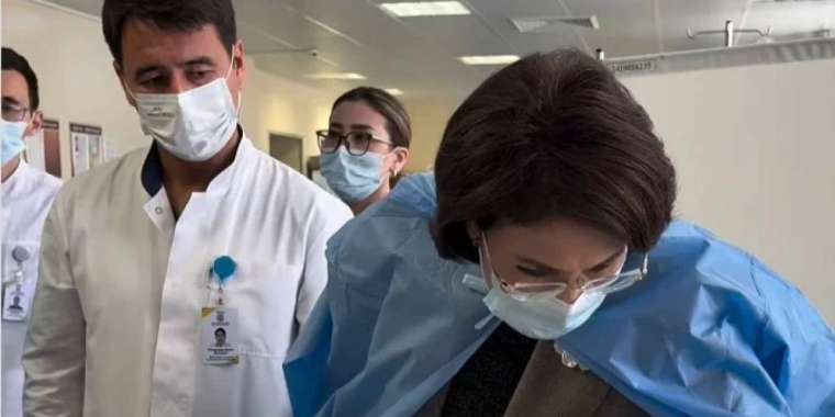 Үржардағы жол апаты: министр Әлназарова зардап шеккен балаларға барды