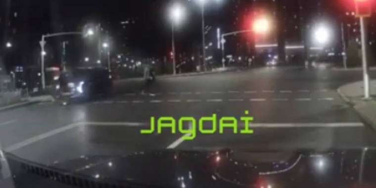 Астанада самокат мінген жігітті көлік басып кетті