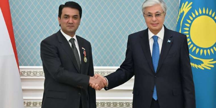 Тоқаев Рустами Эмомалиді марапаттады