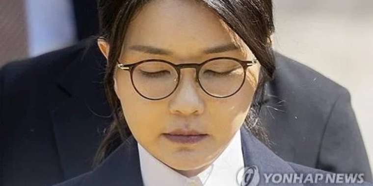 Сыбайлас жемқорлық: Оңтүстік Кореяның экс-алғашқы ханымына айып тағылды