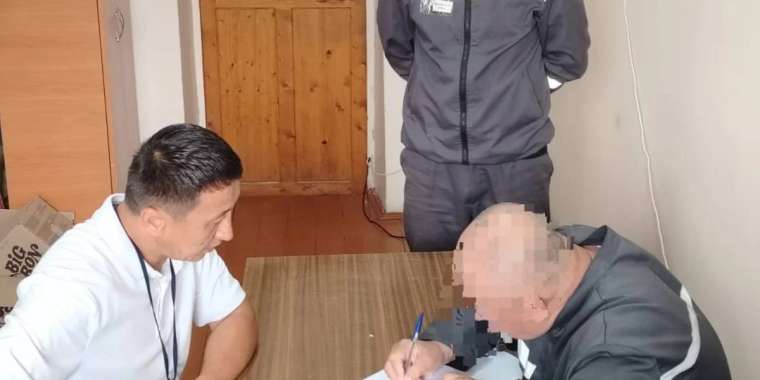 Семейде жасы 50-ден асқан адам мектепке барады