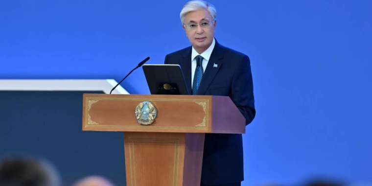 Тоқаев қазақстандықтарды Конституция күнімен құттықтады