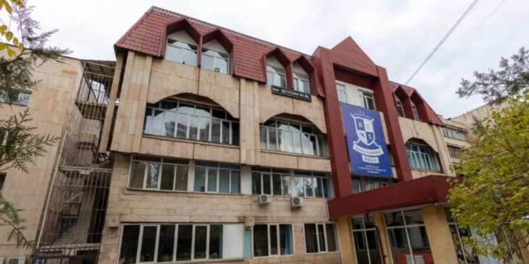 Алматыда оқушы өз-өзіне қол салды: желіде мұғалімдерді қызға буллинг жасады деп айыптады