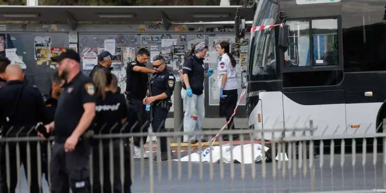 Иерусалимде автобус аялдамасында 6 адамды атып кетті