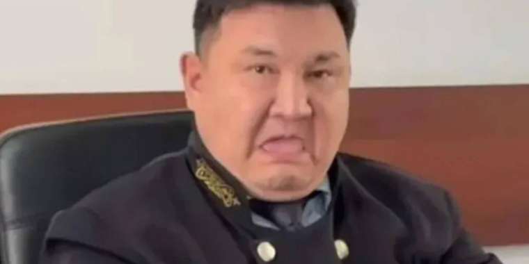 Берденов сотында тілін шығарған судьяға қатысты шешім шықты