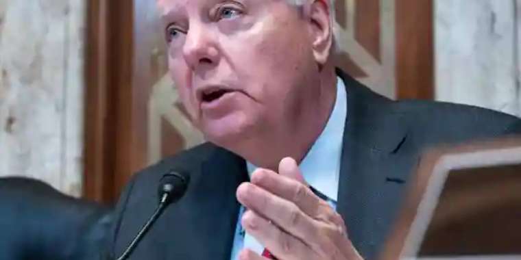 Ресейге қарсы санкциялар: АҚШ-та Трампқа қысым күшейді