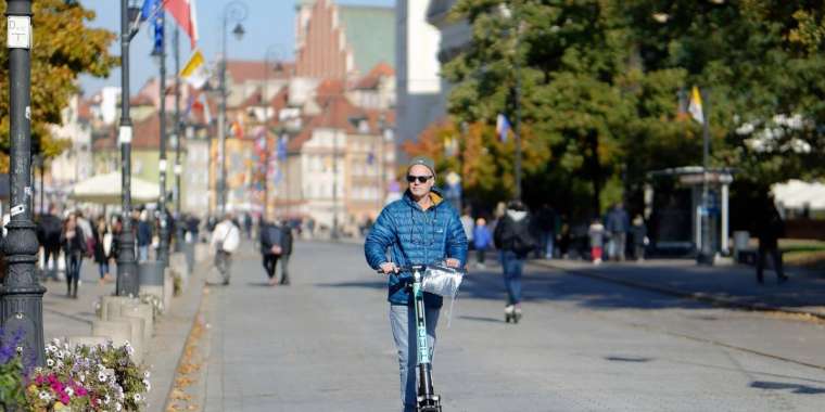 Самокатпен тротуарда жүруге тыйым салынбақ