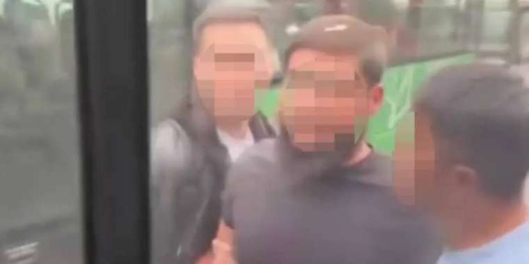 Автобус жүргізушісіне пышақ ала жүгірген адам жұртты шошытты